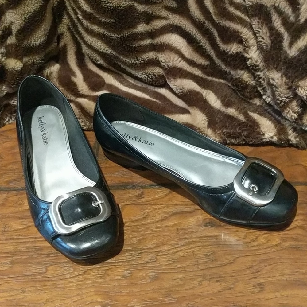 Black dress shoes